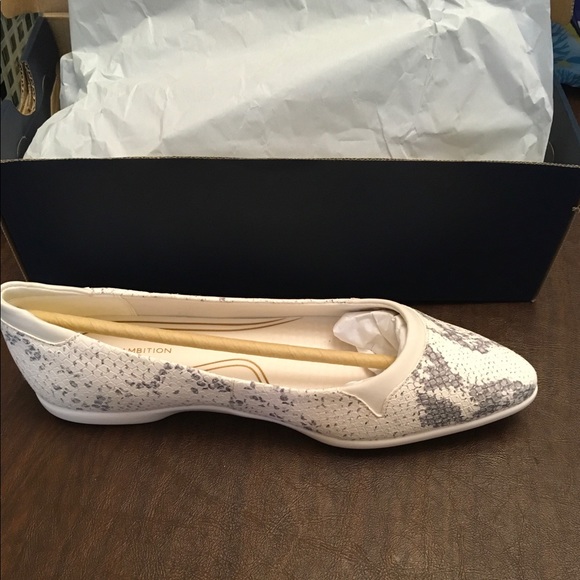 Cole Haan Womens Grand Ambition Skimmer - Picture 10 of 13